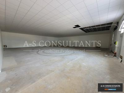 Local d'activité / Entrepôt - 371 m²