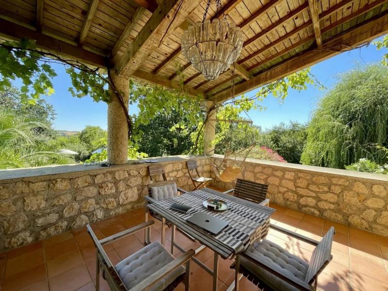 Maison en pierre - 253 m² - 9 pièces