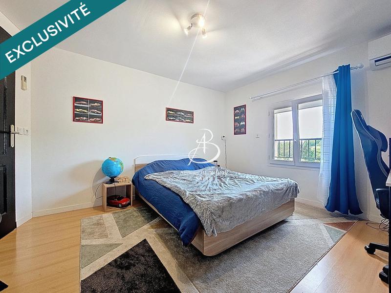 Maison - 240 m² - 8 pièces