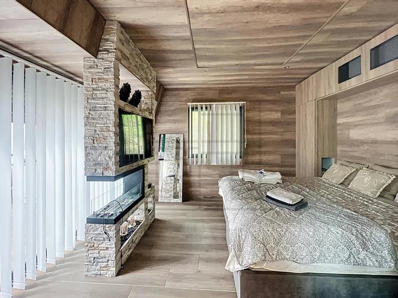 Maison - 260 m² - 10 pièces