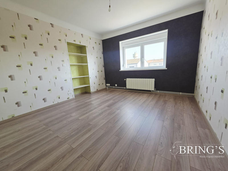 Maison - 221 m² - 8 pièces