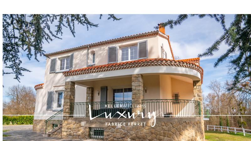 Propriété - 360 m² - 12 pièces