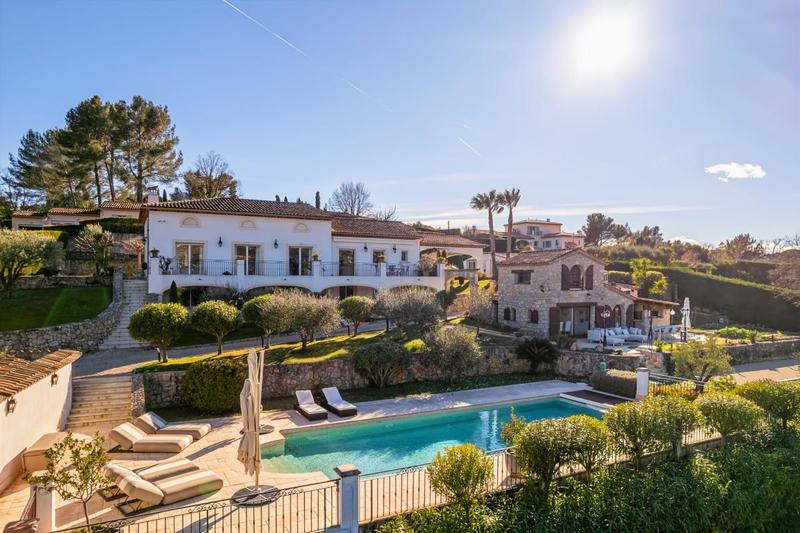 Villa - 300 m² - 6 pièces