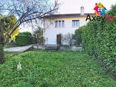 Maison - 94 m² - 8 pièces