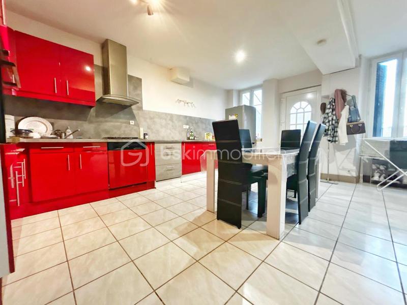 Maison - 93 m² - 5 pièces