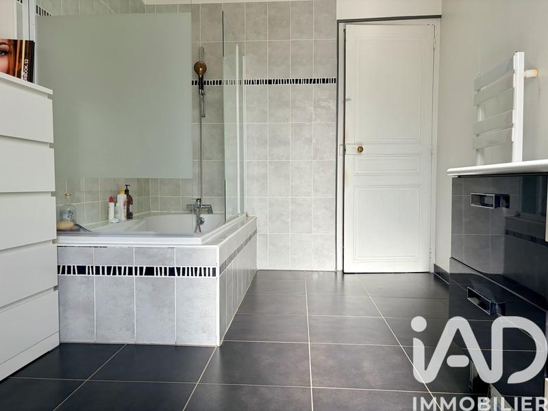 Maison - 311 m² - 9 pièces