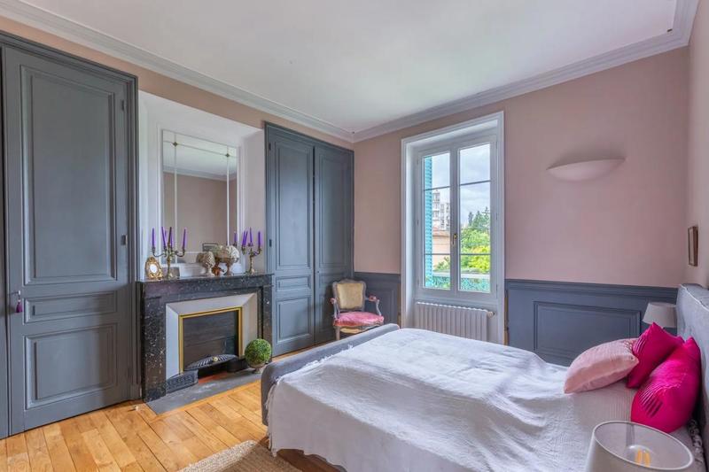 Maison - 320 m² - 8 pièces