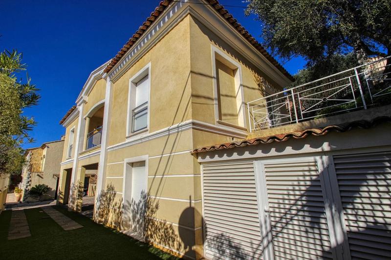 Maison - 450 m² - 8 pièces