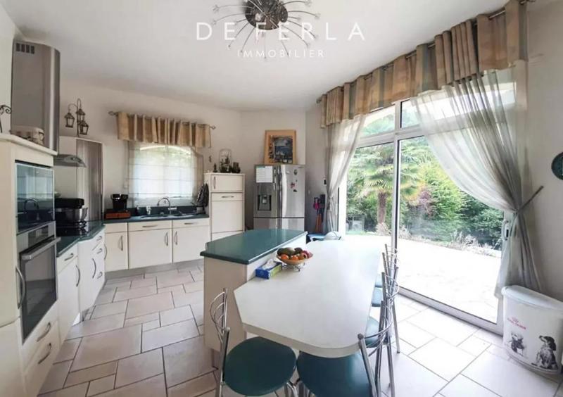 Maison - 340 m² - 10 pièces