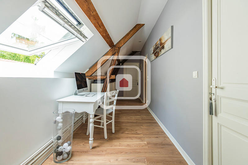 Maison - 350 m² - 8 pièces