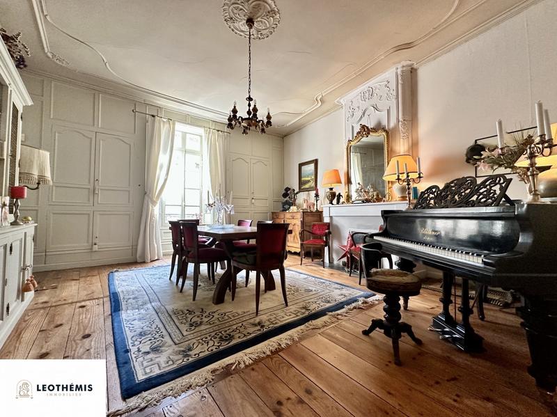 Maison - 362 m² - 14 pièces