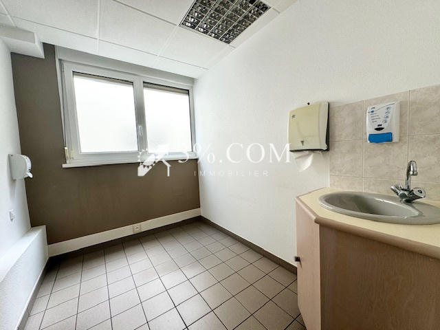 Local commercial - 204 m²