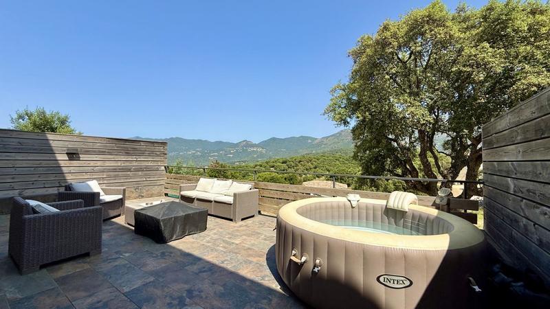 Maison - 358 m² - 12 pièces