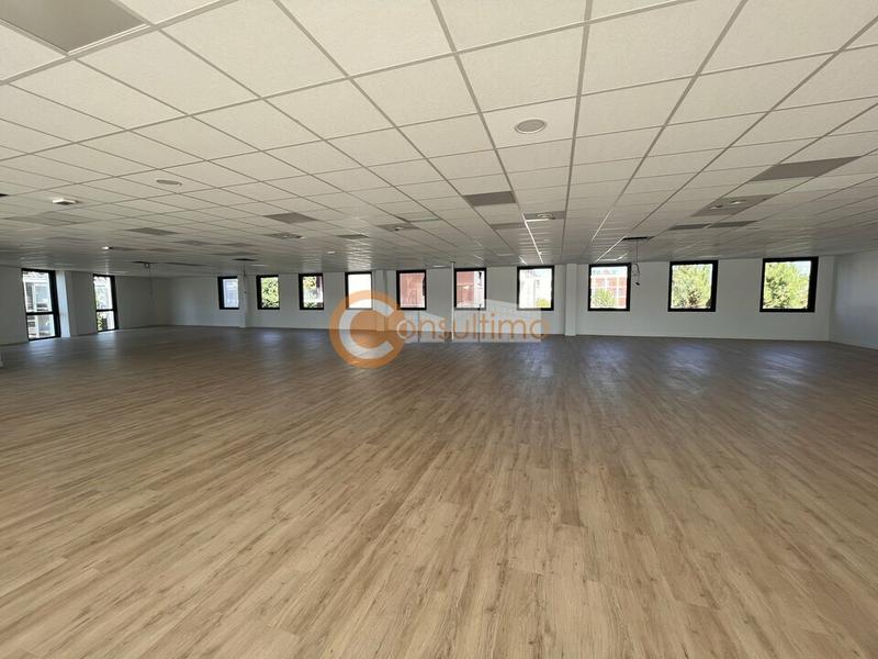 Bureau - 1 000 m²
