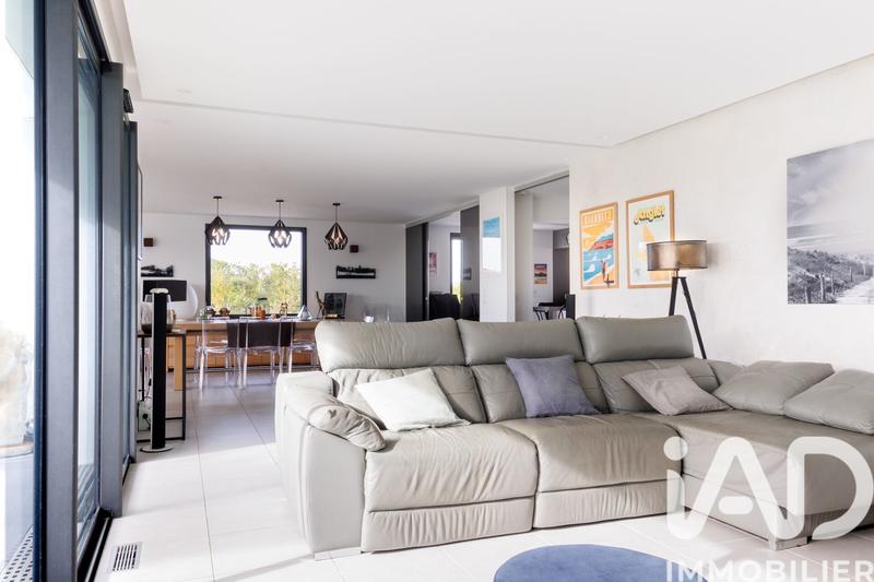 Maison - 290 m² - 9 pièces