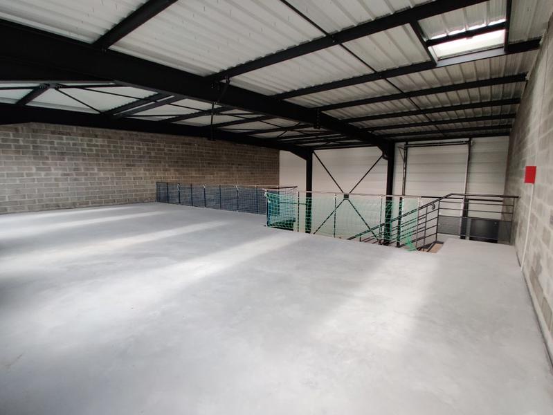 Local d'activités - 361 m²