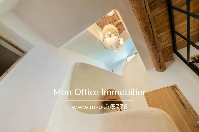 Propriété - 475 m² - 10 pièces