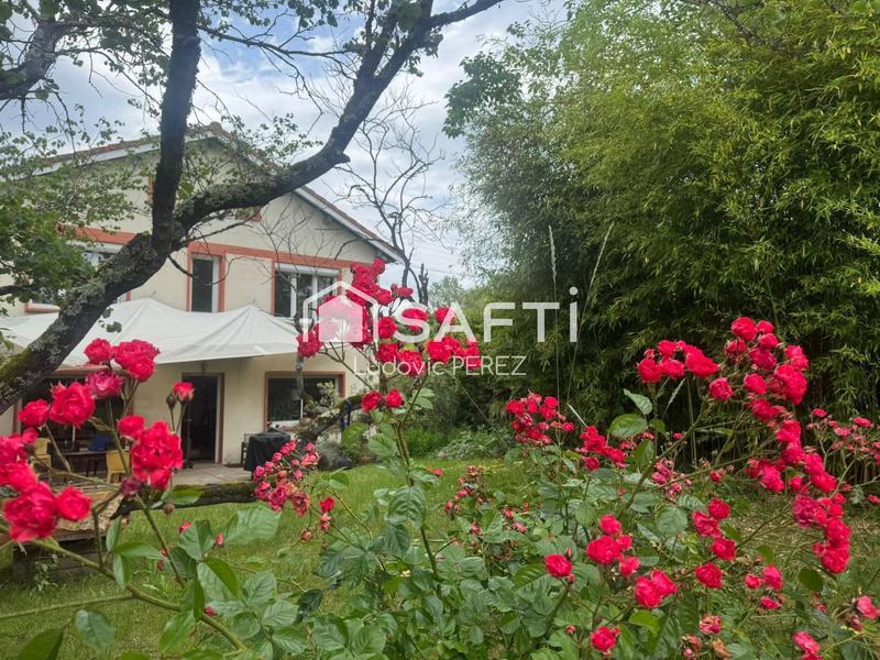 Maison - 219 m² - 8 pièces