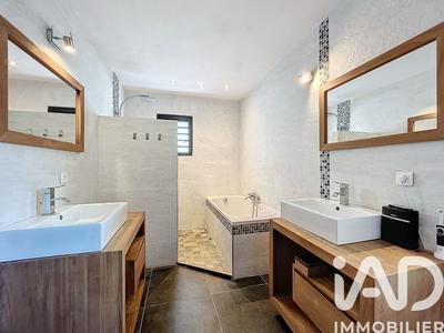 Maison - 185 m² - 7 pièces