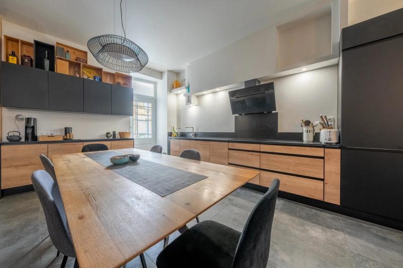 Maison de maîtres - 220 m² - 7 pièces