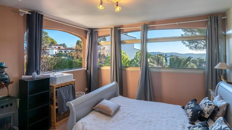 Maison - 222 m² - 7 pièces