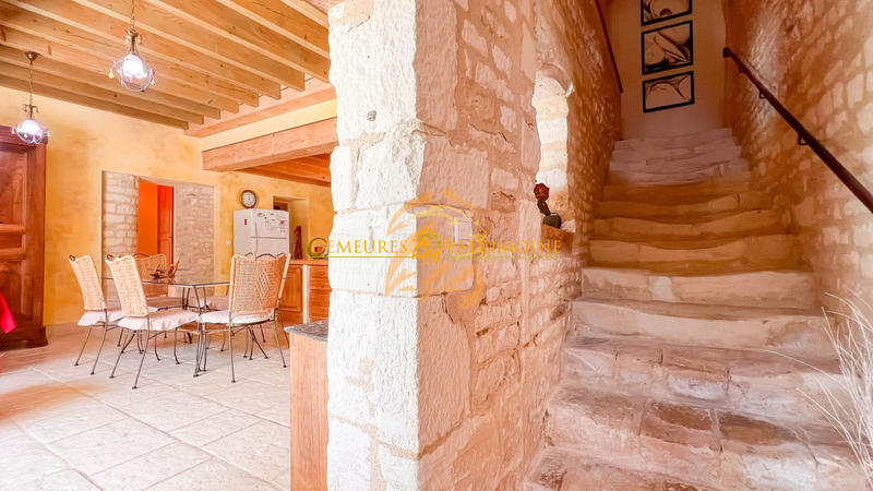 Maison - 280 m² - 6 pièces