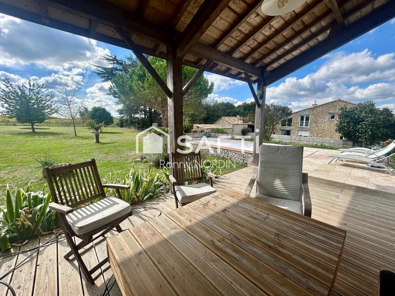 Maison - 369 m² - 10 pièces