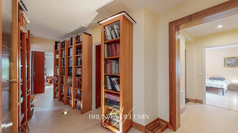 Villa - 326 m² - 10 pièces