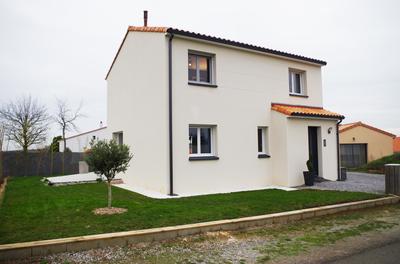 Maison - 95 m² - 5 pièces