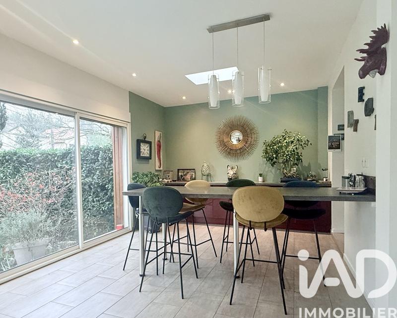 Maison - 231 m² - 7 pièces