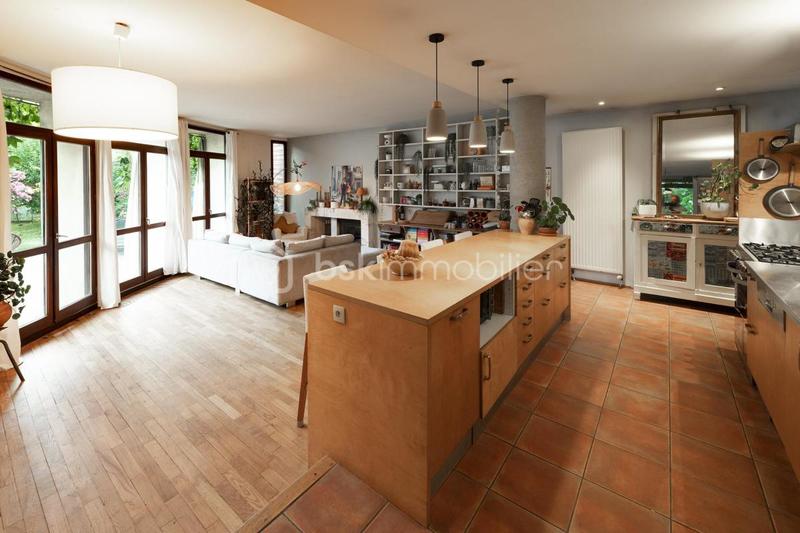 Maison - 180 m² - 8 pièces