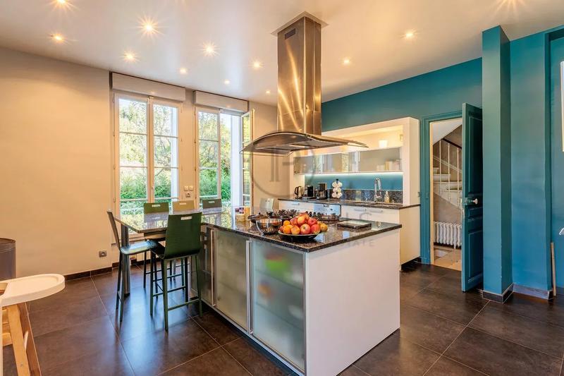 Villa - 360 m² - 12 pièces