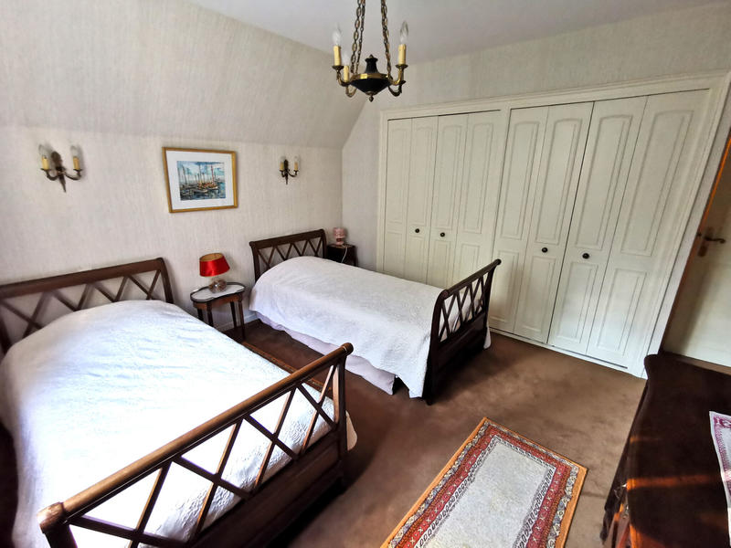 Maison - 300 m² - 10 pièces