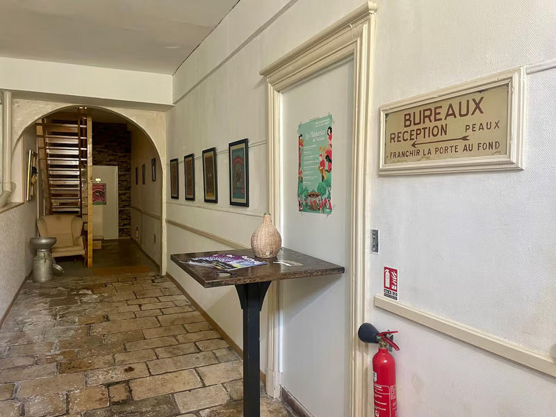 Local commercial - 242 m² - 10 pièces