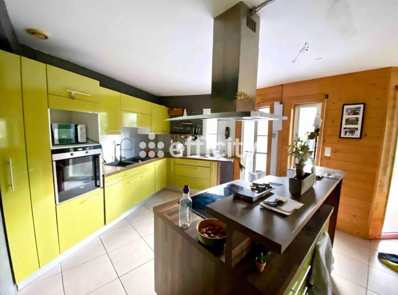 Maison - 235 m² - 7 pièces