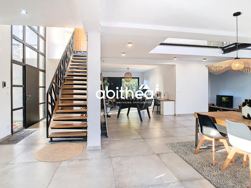 Maison - 281 m² - 11 pièces