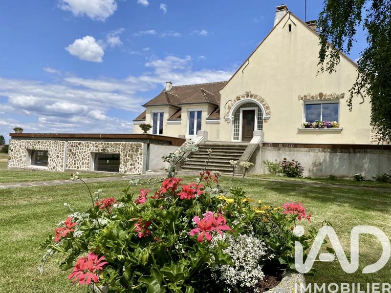 Maison - 385 m² - 8 pièces
