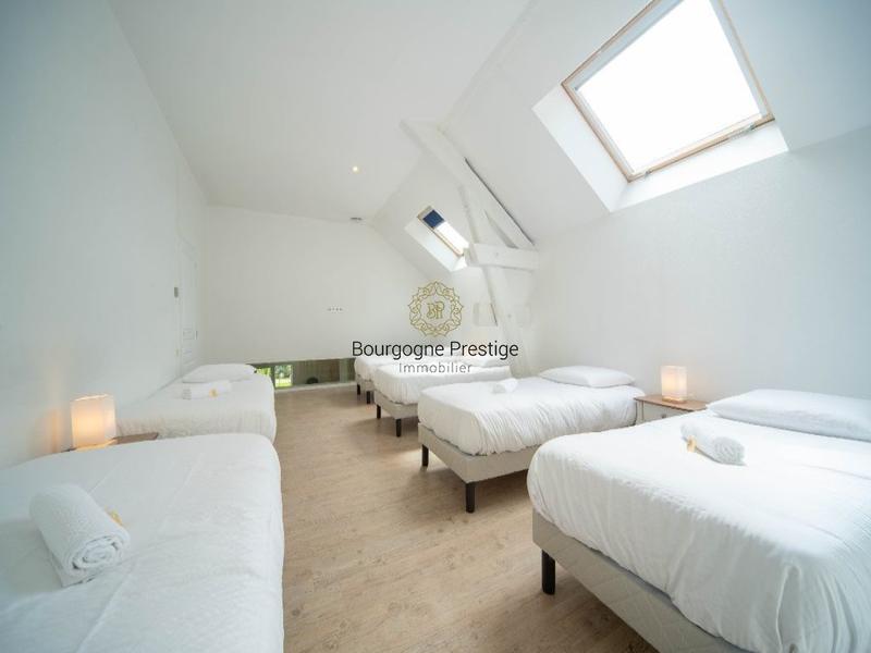 Propriété - 322 m² - 9 pièces