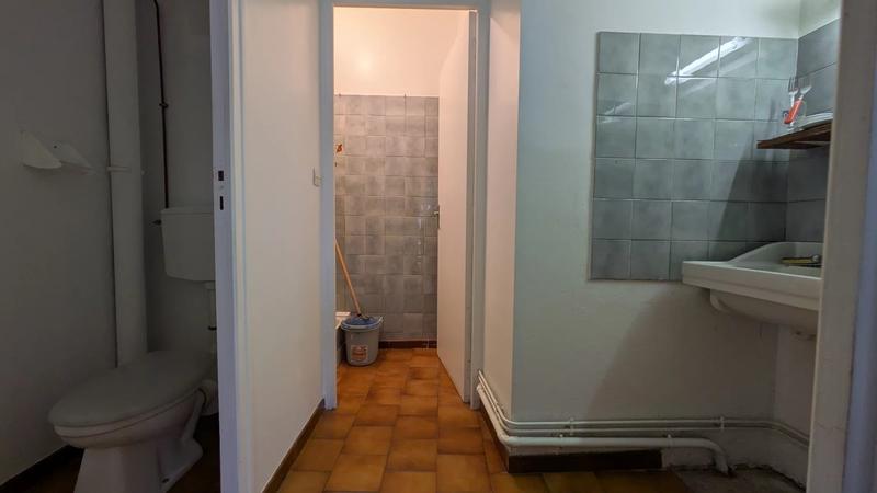 Magasins - 74 m² - 2 pièces