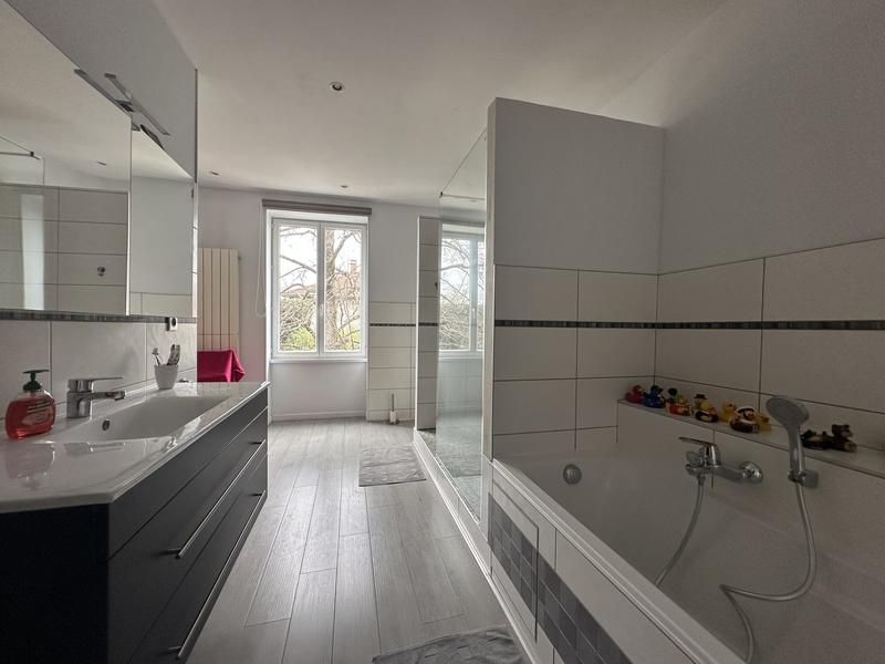 Maison - 301 m² - 11 pièces