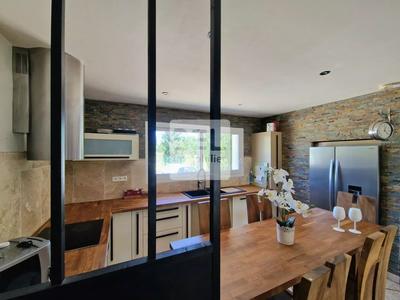 Maison - 220 m² - 8 pièces