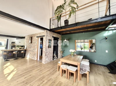 Maison - 310 m² - 8 pièces