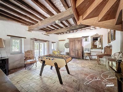 Maison - 270 m² - 10 pièces