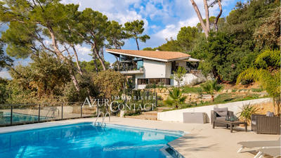Villa - 245 m² - 6 pièces