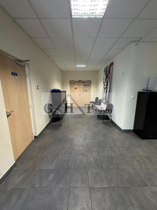 Entrepôt - 1 595 m²