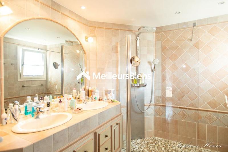 Villa - 189 m² - 8 pièces