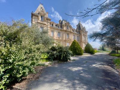 Château - 5 000 m² - 58 pièces