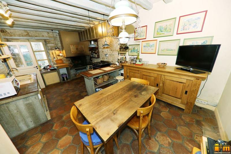 Maison - 250 m² - 9 pièces