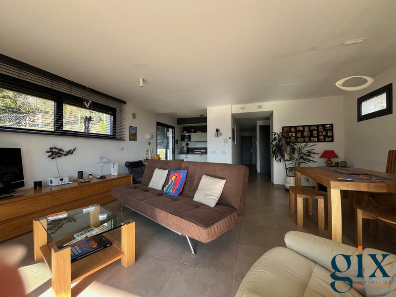 Appartement - 90 m² - 3 pièces