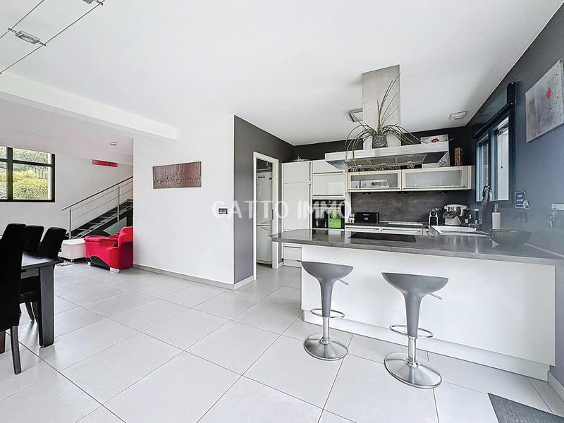 Maison - 177 m² - 7 pièces